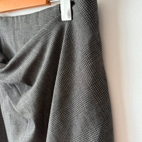 Aritzia Babaton Jethro Faux Twist Wrap Mini Skirt Dark Grey Check Plaid Size 8 - Picture 5 of 7
